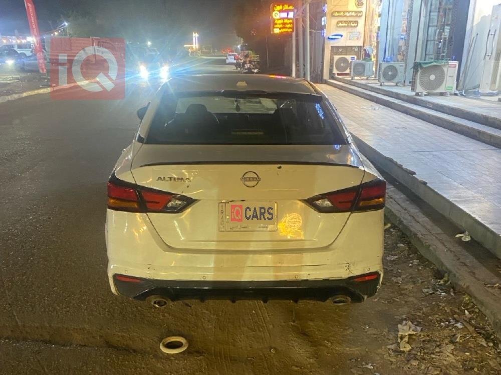 نيسان ألتيما